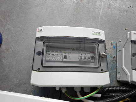 Zdjęcie przedmiotu: ELEMENTY INSTALACJI FOTOWOLTAICZNEJ O MOCY 48,82 kWp