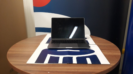 Zdjęcie przedmiotu: Ноутбук Apple MacBook Pro 13-дюймовий 2,3 ГГц двоядерний i5, RAM 8 ГБ, 256 ГБ Intel Iris Plus Graphics 640 Space Grey