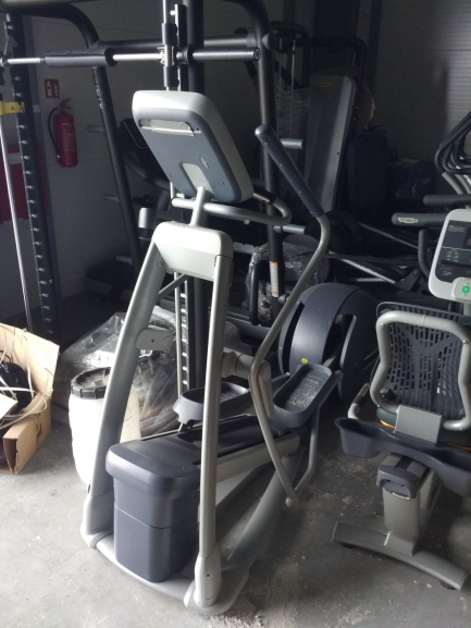 Zdjęcie przedmiotu: The EFX556i elliptical cross trainer