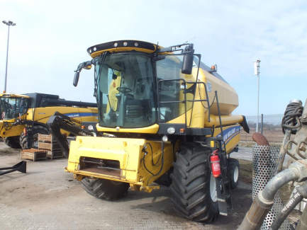 Zdjęcie przedmiotu: Kombajn zbożowy NEW HOLLAND TC 5.80 479 + header NEW HOLLAND 17 + w&oacute;zek