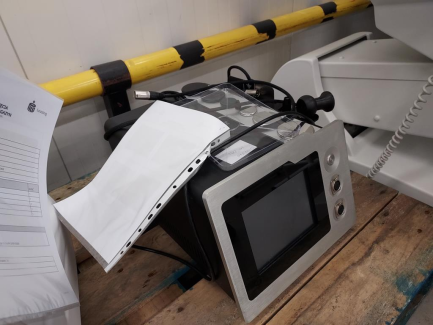 Zdjęcie przedmiotu: Bio Profit cosmetic device set (Golden Wave, Beltino, Delite Laserotherap, 2x beauty chair, 2x beauty stool, pedicure chair)