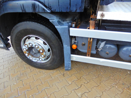 Zdjęcie przedmiotu: AUCTION OF THE DAY Volvo FH 16 700 6x4 Globetrotter Euro 5 with BERGS FOGEN timber body with JONSERED 1080 crane