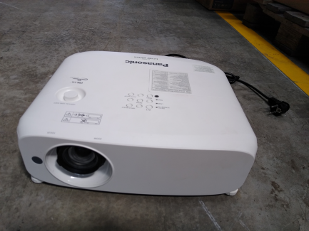 Zdjęcie przedmiotu: PANASONIC PT-VZ580 projector