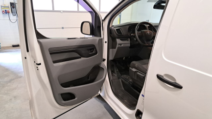 Zdjęcie przedmiotu: Toyota PROACE 2.0 CRD E6.3 3.1t Medium Active Aut.