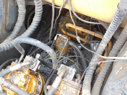 Zdjęcie przedmiotu: Hyundai Heavy Industries CO tracked excavator. LTD. R500LC - 7A