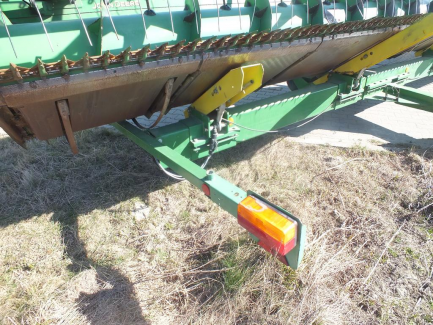 Zdjęcie przedmiotu: JOHN DEERE S690 S600 harvester + header JOHN DEERE model 635R with a header carriage