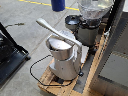 Zdjęcie przedmiotu: A set of catering equipment