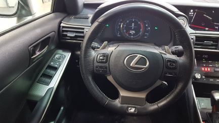 Zdjęcie przedmiotu: Lexus IS200T sedan