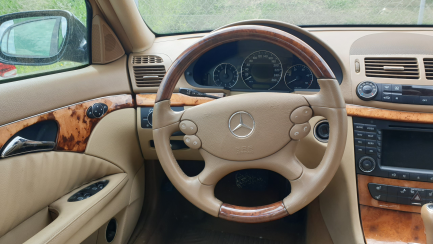 Zdjęcie przedmiotu: Пропозиція на сміття седана Mercedes-Benz E