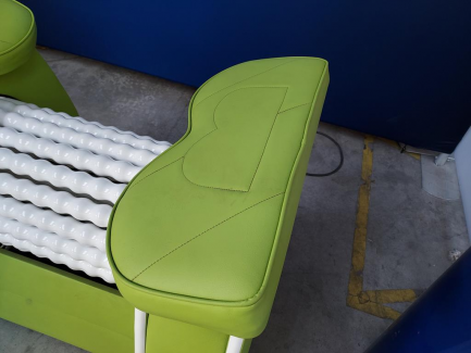 Zdjęcie przedmiotu: A cosmetic device used for massage with rotating roller equipped with an IR lamp supporting the effects of the STUDIO FIGURA Roll Shaper treatment