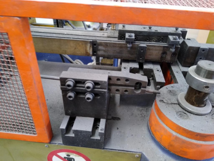 Zdjęcie przedmiotu: Jiangsu Hefeng Mechanical Making Co., Ltd. (China) DW50NC. Hydraulic bending machine