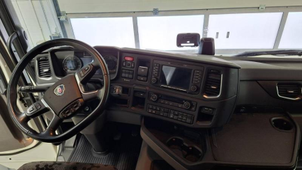 Zdjęcie przedmiotu: SCANIA R460 Super E6 18.0t 4x2 NA Highline