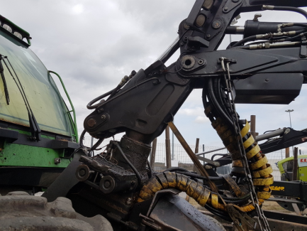 Zdjęcie przedmiotu: Harvester John Deere 770D