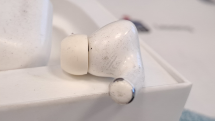 Zdjęcie przedmiotu: Słuchawki dokanałowe APPLE Air Pods Pro II ANC Wodoodporne Biały (Etui z USB-C) kod prod. MTJV3ZM/A