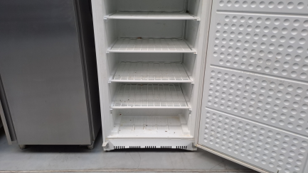 Zdjęcie przedmiotu: Zestaw sprzętu gastronomicznego (2x szafa chlodnicza, szafa mroźnicza)