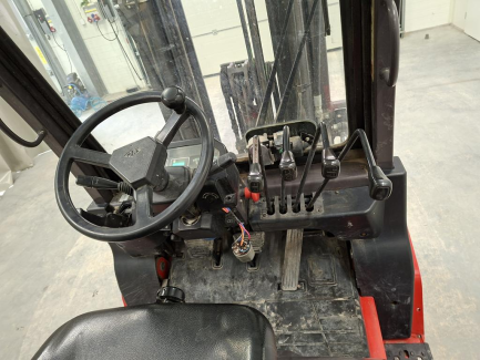 Zdjęcie przedmiotu: W&oacute;zek widłowy HANGCHA CPQD25N-RW22 + Chwytak rurowy do blok&oacute;w pianki Malik MFMS20D-080A