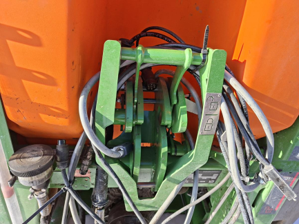 Zdjęcie przedmiotu: AMAZONE UF 2002 mounted sprayer + FT 1001 front tank