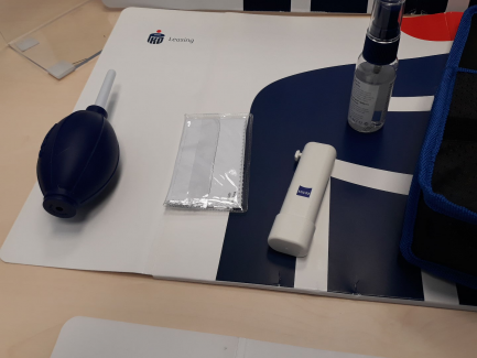 Zdjęcie przedmiotu: Photographic equipment set (FUJI XF 80 mm F2.8 R LM OIS WR Macro lens, SONY Distagon T * FE 35 / f 1.4 ZA lens, QUADRALITE Stroboss 36 Evo Fuji flash, QUADRALITE battery, CARL ZEISS cleaning kit)