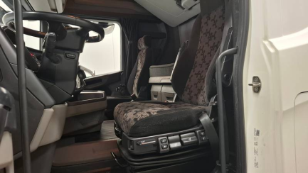 Zdjęcie przedmiotu: SCANIA R460 Super E6 18.0t Highline