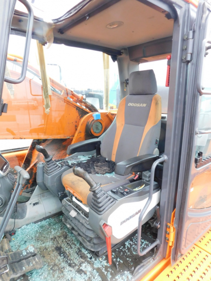 Zdjęcie przedmiotu: DOOSAN DX530LC-3 tracked excavator