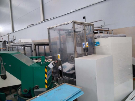 Zdjęcie przedmiotu: A line for the production of juices consisting of three units: sorting, grinding and squeezing juice as well as juice packaging and packing.