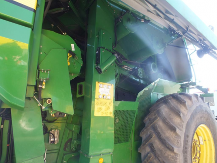 Zdjęcie przedmiotu: JOHN DEERE S690 S600 harvester + header JOHN DEERE model 635R with a header carriage