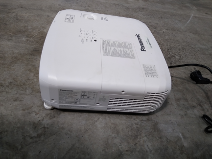 Zdjęcie przedmiotu: PANASONIC PT-VZ580 projector