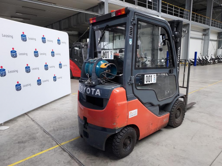 Zdjęcie przedmiotu: Навантажувач вилковий TOYOTA 02-8FGF15