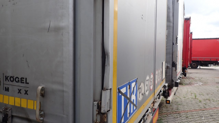 Zdjęcie przedmiotu: KOEGEL S24-1 curtain semi-trailer