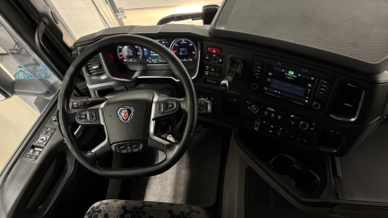 Zdjęcie przedmiotu: SCANIA R450 E6 20.1t LA 4x2 EB