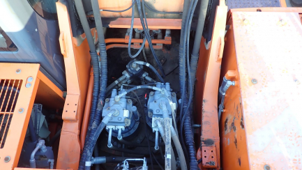 Zdjęcie przedmiotu: DOOSAN Infracore Co., Ltd. DX530LC-3 tracked excavator