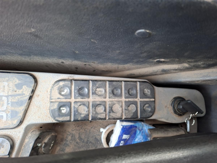 Zdjęcie przedmiotu: Гусеничний екскаватор JCB 220X + валкова головка GREENTEC UFKES FC 370 для обрізки дерев та кущів