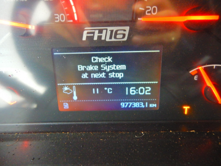 Zdjęcie przedmiotu: AUCTION OF THE DAY Volvo FH 16 700 6x4 Globetrotter Euro 5 with BERGS FOGEN timber body with JONSERED 1080 crane