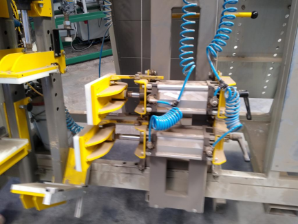 Zdjęcie przedmiotu: Pneumatic press for mounting PMJ-SZ drawers