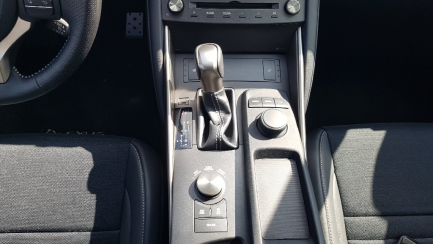 Zdjęcie przedmiotu: Lexus IS300h Elegance