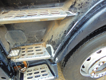 Zdjęcie przedmiotu: AUCTION OF THE DAY Volvo FH 16 700 6x4 Globetrotter Euro 5 with BERGS FOGEN timber body with JONSERED 1080 crane