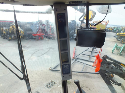 Zdjęcie przedmiotu: Kombajn zbożowy NEW HOLLAND TC 5.80 479 + header NEW HOLLAND 17 + w&oacute;zek