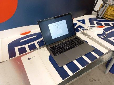 Zdjęcie przedmiotu: Laptop / Notebook Apple MacBook 13 "2.3GHz dual-core manufacturer code MPXT2ZE / A