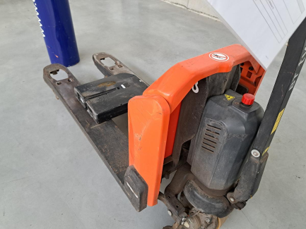 Zdjęcie przedmiotu: Wózek paletowy elektryczny BT Tyro LHE130