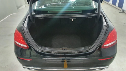 Zdjęcie przedmiotu: Mercedes-benz E 200 Sedan / Limousine