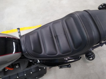 Zdjęcie przedmiotu: Harley Davidson Sportster Roadster