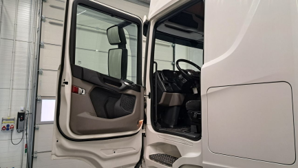 Zdjęcie przedmiotu: SCANIA R460 Super E6 18.0t 4x2 NA Highline