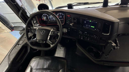 Zdjęcie przedmiotu: SCANIA S580 E6 26.0t LA 6x2 NA