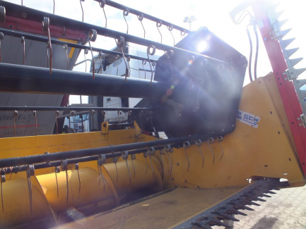 Zdjęcie przedmiotu: Kombajn zbożowy NEW HOLLAND TC 5.80 479 + header NEW HOLLAND 17 + w&oacute;zek