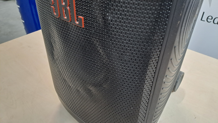 Zdjęcie przedmiotu: Аудіоколонка JBL PartyBox Stage 320 Power, чорна, 240 Вт, Bluetooth, 18 годин роботи від акумулятора, вхід для мікрофона та гітари, IPX4