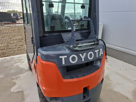 Zdjęcie przedmiotu: Вилочний навантажувач Toyota 02-8FGF18