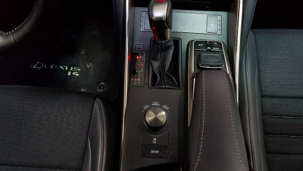 Zdjęcie przedmiotu: Lexus IS200T sedan