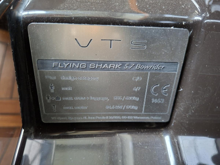 Zdjęcie przedmiotu: VTS FLYING SHARK BOWRIDER 5.7 motorboat