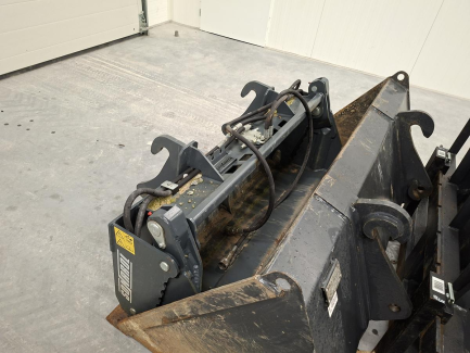 Zdjęcie przedmiotu: Ładowarka teleskopowa kołowa SCHAFFER 2630T SLT