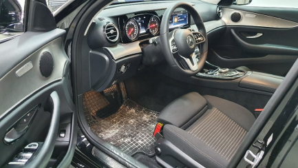 Zdjęcie przedmiotu: Mercedes-benz E 220 Sedan